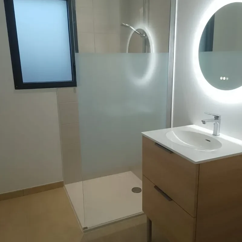 Réalisation d'une salle de bains par Octo Plomberie, plombier à Nesmy
